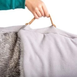 Nairobi Cuddly Cushion -Pet Supplies Store 229296 geop zooplusexclusive kuschelkissen nairobi hs 10 6